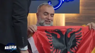 Moderatori "godet" Hoxhë Mazllamin: Pse i ke thanë Leck Flamurit Kuq e Zi. Shikoni si reagon ai!