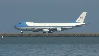 Air Force One  ( with President Obama ) Take off at San Francisco Int´l Airport SFO