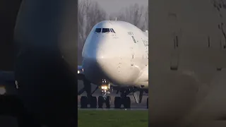 Boeing 747 SCREAMING Take-Off!