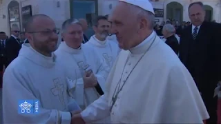 Papa Francesco, Molfetta 1: arrivo, saluti e inizio della Messa