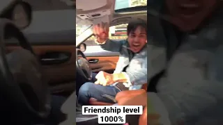 Dosti ki ek misaal ye bhi 🤪 #ashortaday #funnyvideo #friendshiplevel