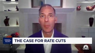 Moody's Mark Zandi talks the risks of keeping rates higher