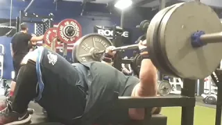 500lb raw bench press 5 reps 58 year old senior citizen Kole Carter Powerlifting warm up for 700x8