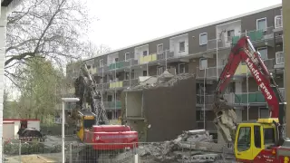 Timelapse Sloop trappenhuis Beethovenlaan Doetinchem /demolition stairwell/excavator/graafmachine