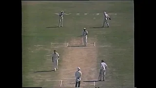 Danny Morrison to Javed Miandad. Bouncer , Bouncer, Inswing Yorker. LBW Out