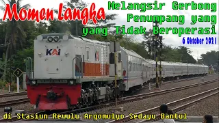 Momen Langka Kereta : Melangsir Gerbong Penumpang di Stasiun Rewulu Bantul - Indonesian Railway -