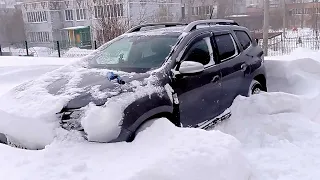 Рено Дастер(2021)Зима,снег,выезд из сугроба.