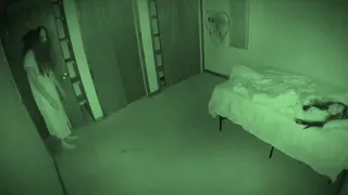 Ужас! Монстр под кроватью!