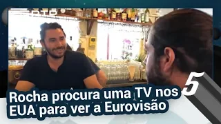 Rocha procura uma TV nos EUA para ver a Eurovisão | 5 Para a Meia-Noite | RTP