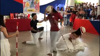 Apresentação de umbanda na escola.