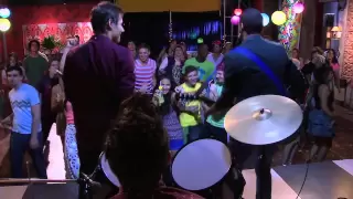 Broduey, León y Andrés cantan ¨Te fazer feliz¨ | Momento Musical | Violetta