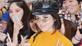 CAMILA CABELLO Welcomed by Japanese Fans! カミラ・カベロ空港でノリノリのファンサービス