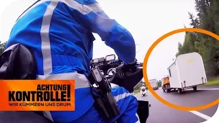 Polizei-Motorradstaffel entdeckt auffälliges Baufahrzeug! Was ist passiert? | Achtung Kontrolle