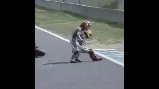 1994 | Yasushige Matsuki helps his injured team mate Hitoyasu Izutsu off the track