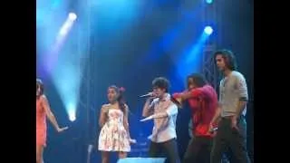 5 Fingaz to the Face - Victorious Cast (Universal Studios, Orlando)