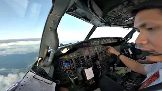 AMAZING COCKPIT VIEW BOEING 737-900ER // LANDING KENDARI