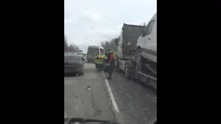 Видео: На трассе в Башкирии фура смяла «двенашку»