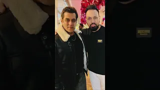 Salman Khan and his bodyguard Shera #salmankhan #salman #shera #skf #salman_khan #reels #ytshorts