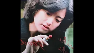 山口百恵　モノトーンの肖像画