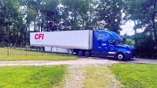 Learning How To Back A Freightliner From A Kenworth.  Trucking Life.