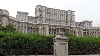 Evening Walking Tour around the Palace of the Parliament, Bucharest, Romania (Casa Poporului) [4K]