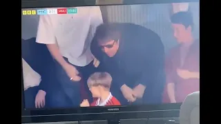 Liam Gallagher messing with a young Man Utd fan at Wembley after the winning goal 😂😂