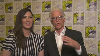 SDCC 2019 - The Good place - Itw D'Arcy Carden and Ted Danson (official video)