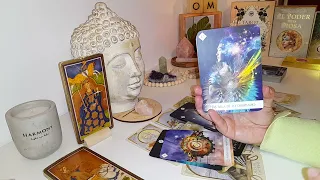 🍀¿QUÉ QUIERE CONTIGO LA PERSONA EN LA QUE PIENSAS? ✨️🌿🩷TAROT INTERACTIVO