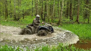 Немного воды и торфяной грязи на Yamaha grizzly 700 mudding