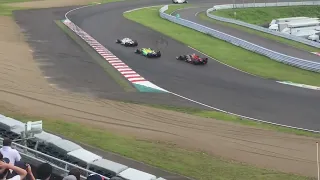 Liam Lawson passes two cars at once.