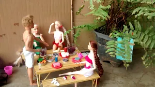 Novelinha da Barbie/Banho de piscina parte 1