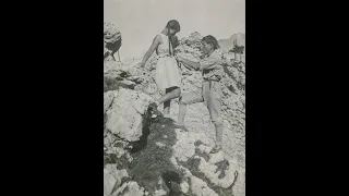 40 Interesting and Funny Vintage Photographs of Loving Couples from between the 1900s and 1940s