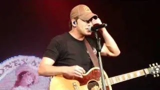 Rodney Atkins Singing "Farmer's Daughter"