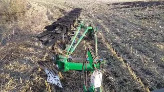 Весенняя вспашка плугом PON 7-40+1 VELES AGRO в паре с John Deere 8530