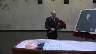 Putin pays last respects to Soviet leader Gorbachev; will not attend funeral due to work schedule