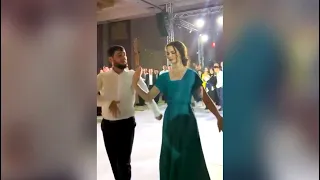 Чеченская лезгинка - 2023. Красивые девушки и парни танцуют лезгинку.