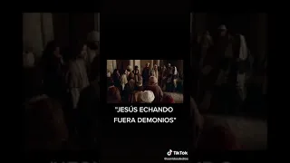 Jesús ECHA FUERA DEMONIOS