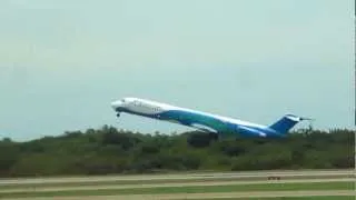 Venezolana Airlines MD-83 powerful and Loud takeoff at La Chinita International Airport