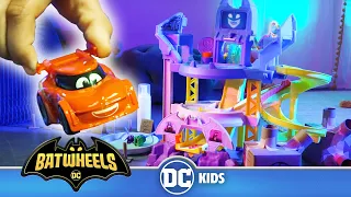 Crime Fighter Car Wash! 🚗 | Batwheels Toy Adventures | @dckids