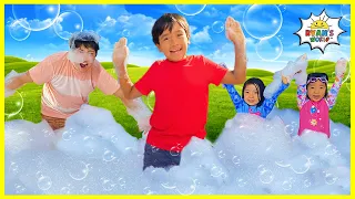 Ryan has a bubble  Foam Party with Family!