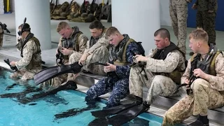 Amphibious: Recon Marines prepare for Dive School