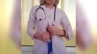 Медсестра разделась прямо на приеме