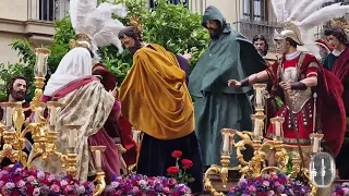 Histórico: El Carmen Doloroso entrando en la Catedral lloviendo 2024