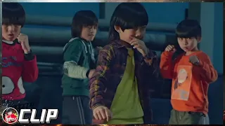 秋楠太厉害了！ 带领徒弟打败黑帮团伙！《#龙拳小子》/ Kung Fu Boys【CLIP】Chinese Movie Chi-Eng Sub