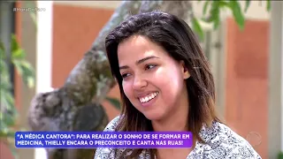 Estudante de medicina encara preconceito e canta nas ruas da Paraíba