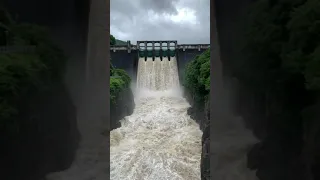 大雨丸山ダム放水