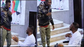 Yinka u Want To Fight With Me, Come Up! Pastor Remote To Yinka Ayefele As He Face Him On Stage