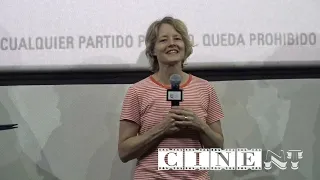 Jodie Foster recibe la Medalla de Filmoteca de la UNAM durante el FICM