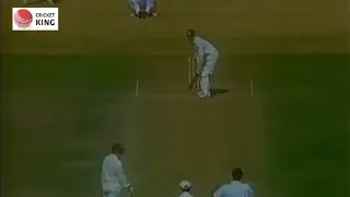 Wasim Akram vs Steve Waugh in Rawalpindi 1994 | Fastest spell Steve Waugh Played