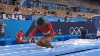 Simone Biles sofre lesão no salto sobre a mesa - Tóquio 2020